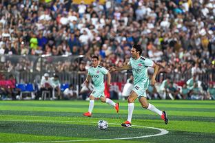 Bình tĩnh ném bóng&trung bình 1 bóng ❗ Aubameyang, 34 tuổi, gần 8 trận, 4 bàn thắng, Marseille đã giành chiến thắng miễn phí vào năm ngoái.
